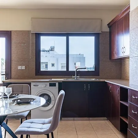 アパート Modern 2-bedroom With Balcony & Wifi ラルナカ