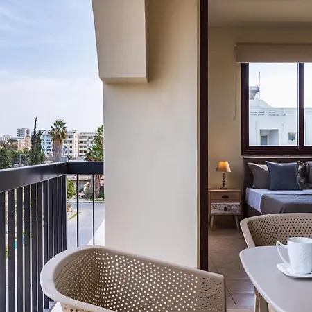 Modern 2-bedroom With Balcony & Wifi * ラルナカ