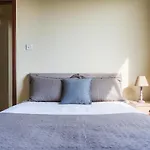 Apartment Modern 2-bedroom With Balcony & Wifi *